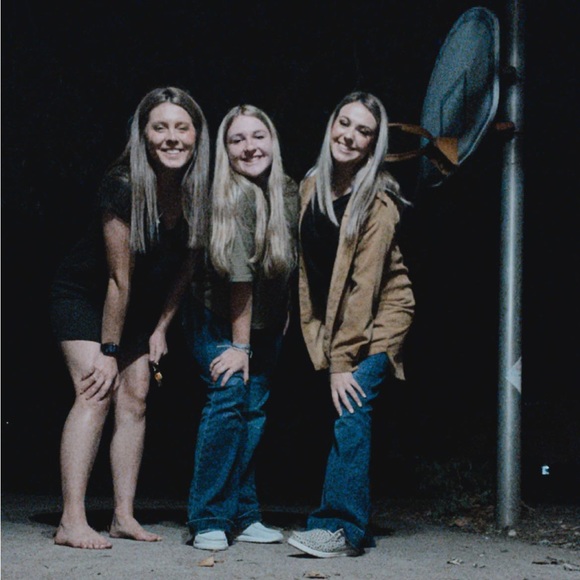 Meet your Posher, Carissa - Picture 1 of 1